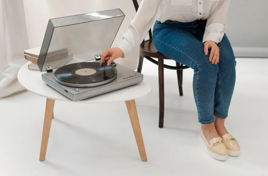 проигрыватель с пластинкой