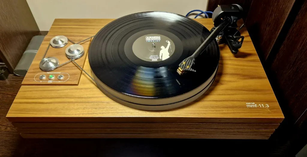 Music Hall MMF-11.3 Walnut