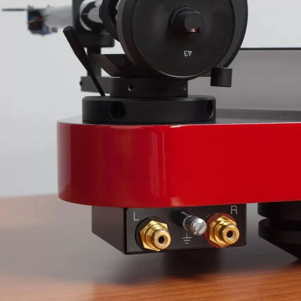 Pro-Ject RPM 5 Carbon White вблизи Pro-Ject RPM 5 Carbon White вблизи