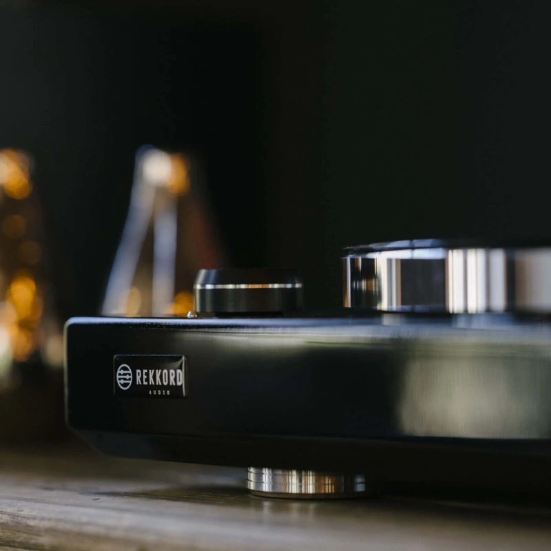 Rekkord Audio M600 Black(Quintet Red)