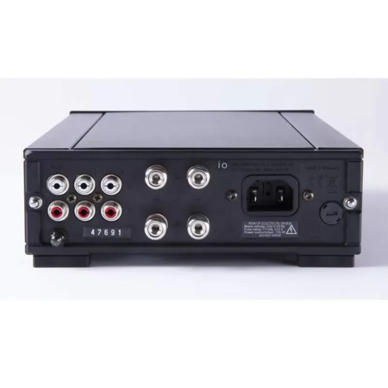 Rega io Black