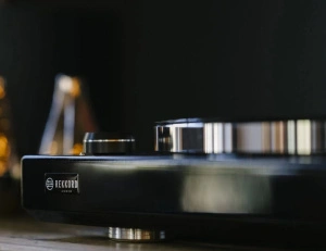 Rekkord Audio M600 Black(High Gloss Black)