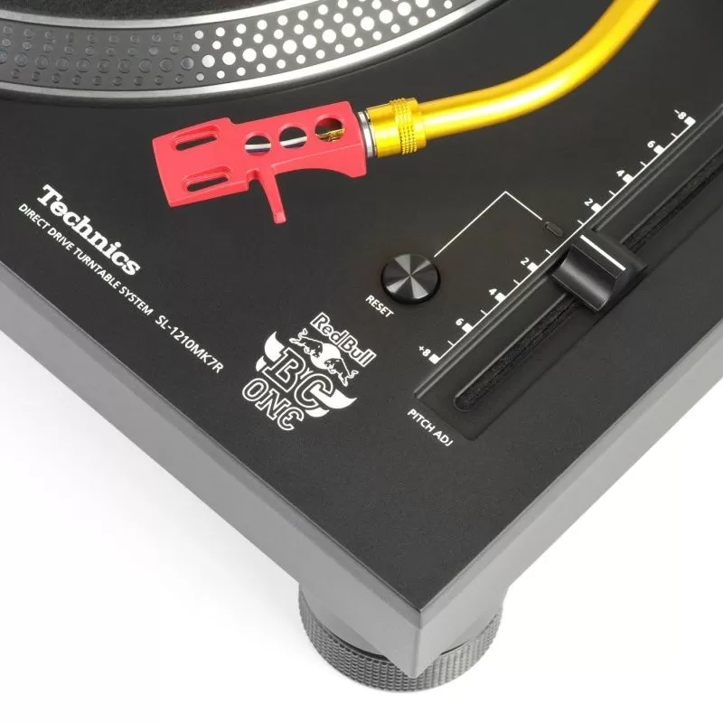 Technics SL-1210 MK7 Red Bull