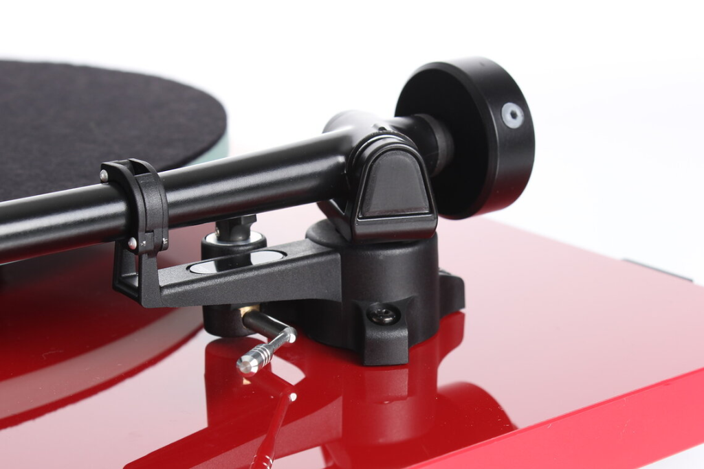 Rega Planar 2 Red тонарм вблизи 