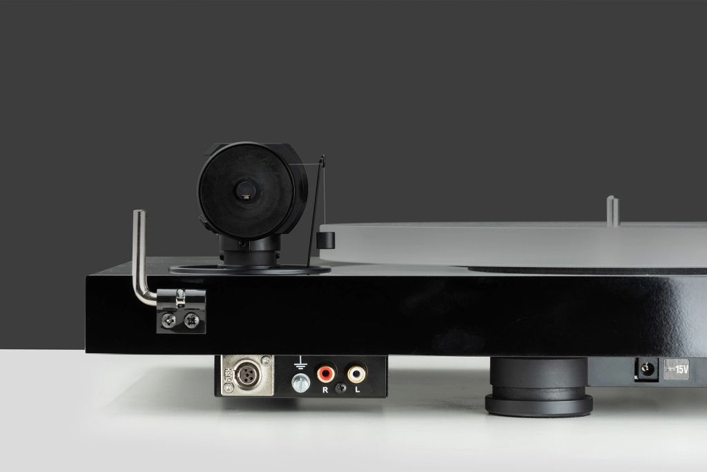 Виниловый проигрыватель Pro-Ject.jpg