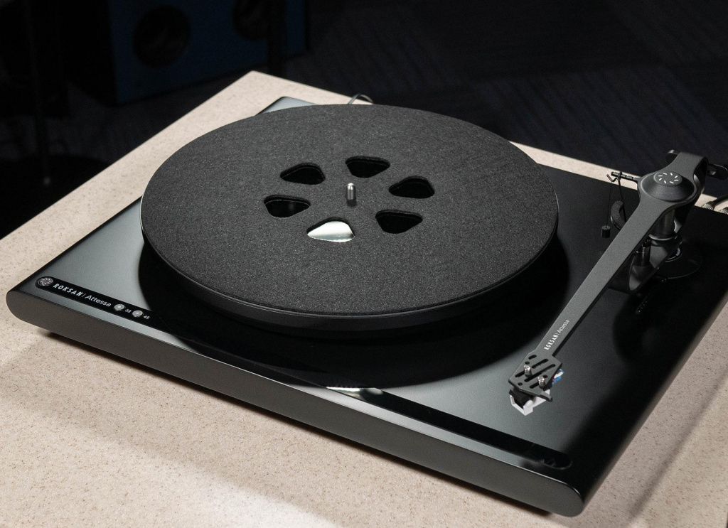 Turntable Black.jpg