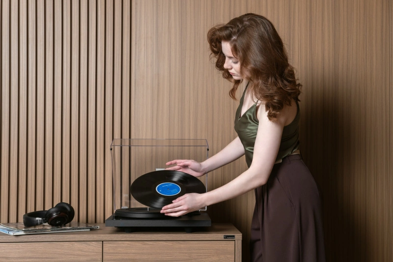 Radiotehnika LP002P Black