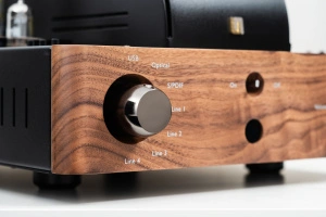 Unison Research S6  Black Edition Walnut
