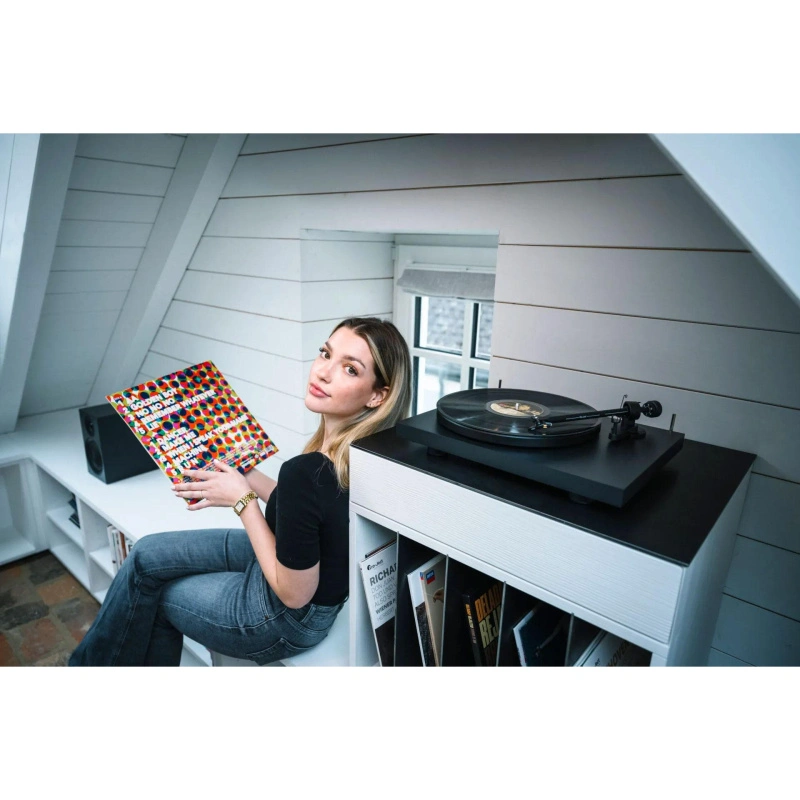 Pro-Ject Colourful Audio System E Satin Black