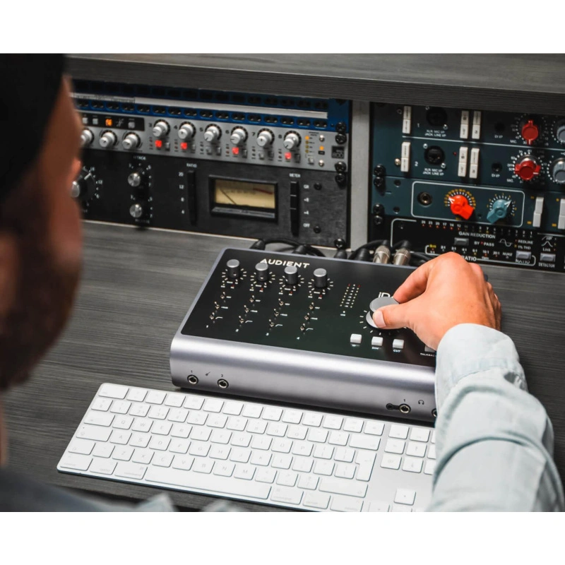 Аудиоинтерфейс Audient iD44 MKII